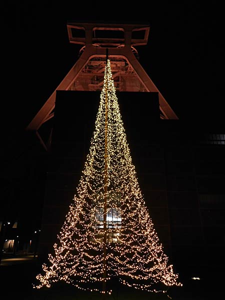 Weihnachtsrevue 'Akte X-Mas' auf dem Welterbe Zollverein in Essen