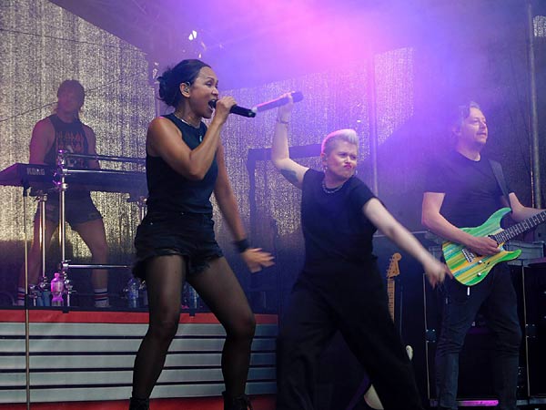 'Broicher Schlossparty' 2025 mit der 'Deluxe - die Radioband' auf Schloss Broich in M&uuml;lheim an der Ruhr