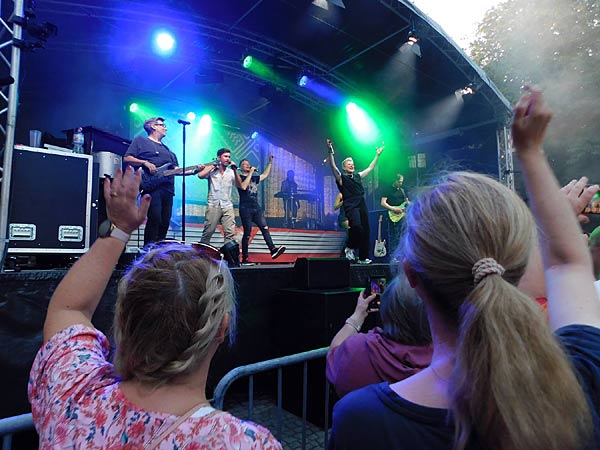 'Broicher Schlossparty' 2025 mit der 'Deluxe - die Radioband' auf Schloss Broich in M&uuml;lheim an der Ruhr