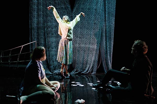Schauspiel 'Eine Arbeiterin. Leben, Alter und Sterben' als Gastspiel des Hessischen Landestheater Marburg im Schauspiel Duisburg
