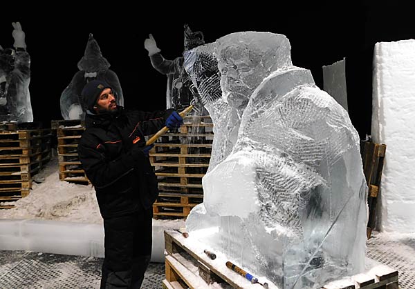 Eisskulpturen-Ausstellung 'Eiswelt' 2025 im Centro Oberhausen