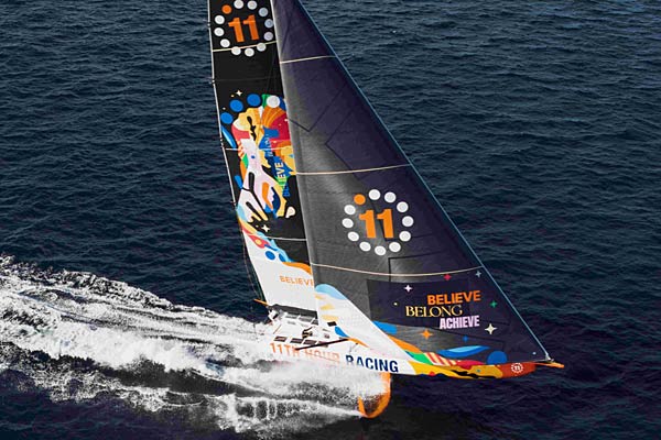 Lackierung der ehemaligen 'Malizia' von Boris Herrmann durch daas 'Team Francesca Clapcich Powered by 11th Hour Racing'