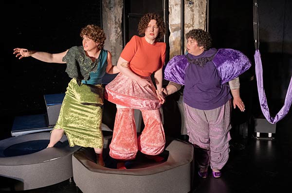 Schauspiel 'Gi3F (Gott ist drei Frauen)' im Schauspiel Duisburg