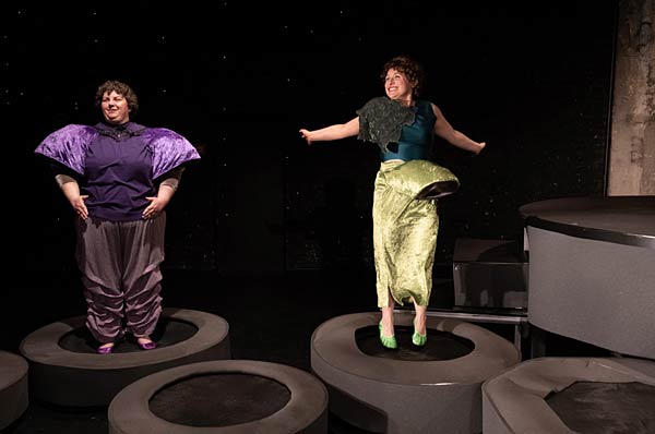 Schauspiel 'Gi3F (Gott ist drei Frauen)' im Schauspiel Duisburg