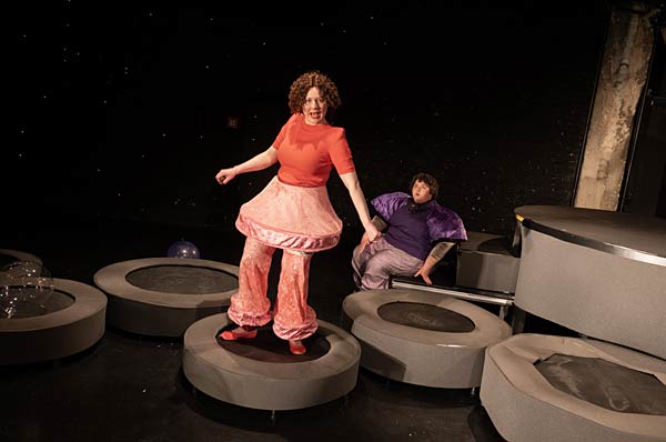 Schauspiel 'Gi3F (Gott ist drei Frauen)' im Schauspiel Duisburg