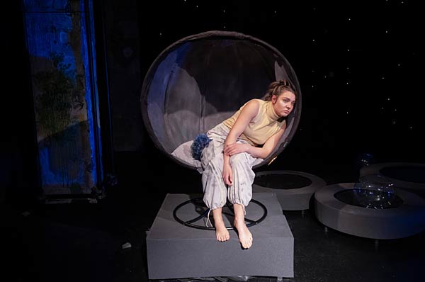 Schauspiel 'Gi3F (Gott ist drei Frauen)' im Schauspiel Duisburg