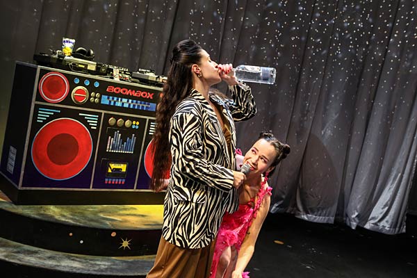 Schauspiel 'Eine perfekte Hochzeit' im Theater Oberhausen