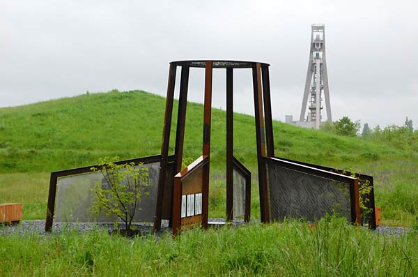 Einweihnung der Skulptur �Was bleibt? � What remains?� durch die Brost-Stiftung auf dem Gel&auml;nde der Zeche Hugo in Gelsenkirchen