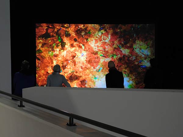 Ausstellung 'Mika Rottenberg. Queer Ecology' im Lehmbruck Museum in Duisburg