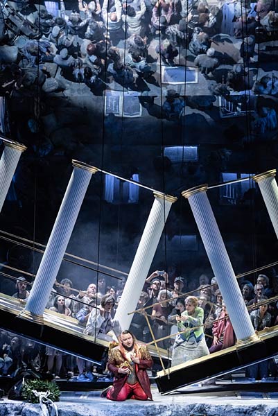 Oper 'Nabucco' bei der Deutschen Oper am Rhein im Theater Duisburg