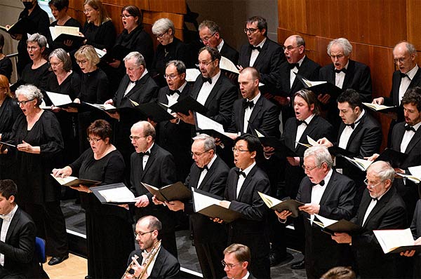 Neujahrskonzert 'Freude sch&ouml;ner G&ouml;tterfunken' der Duisburger Philharmoniker in der Mercatorhalle in Duisburg