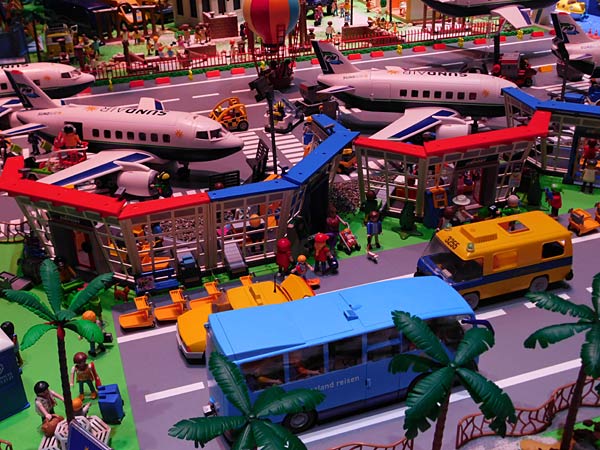 Playmobil-Weltrekord beim 'Lichtermarkt' 2025 im Landschaftspark Duisburg-Nord