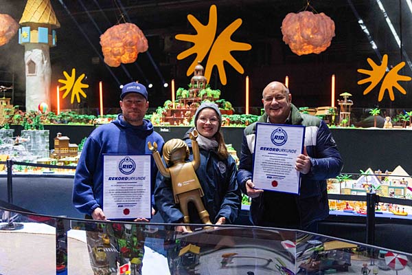 Playmobil-Weltrekord beim 'Lichtermarkt' 2025 im Landschaftspark Duisburg-Nord