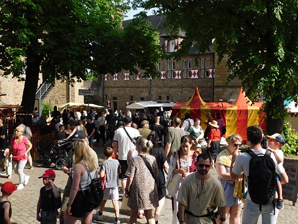 'Pfingstspektakulum' 2026 auf Schloss Broich in M&uuml;lheim an der Ruhr