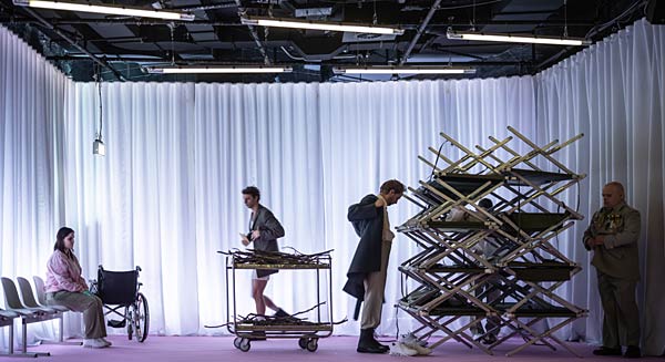 Schauspiel 'Ruf des Lebens' im Schlosstheater Moers