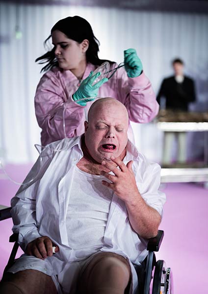 Schauspiel 'Ruf des Lebens' im Schlosstheater Moers
