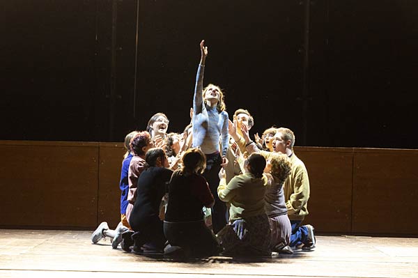 Schauspiel 'Der gute Mensch von Sezuan' vom Spieltrieb des Schauspiel Duisburg