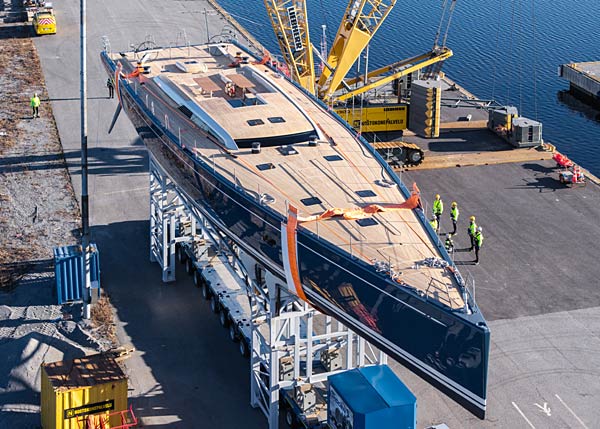 Launch der Segelyacht 'Swan 128' in Finnland