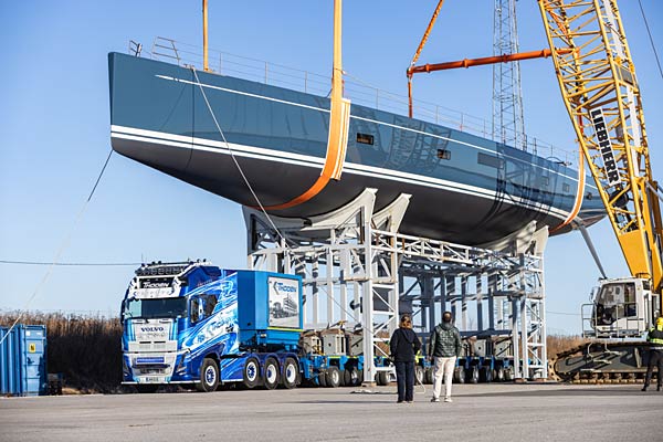 Launch der Segelyacht 'Swan 128' in Finnland