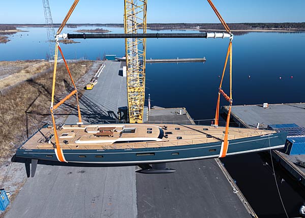 Launch der Segelyacht 'Swan 128' in Finnland