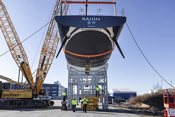 Launch der Segelyacht 'Swan 128' in Finnland
