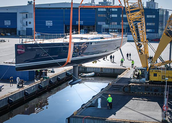 Launch der Segelyacht 'Swan 128' in Finnland