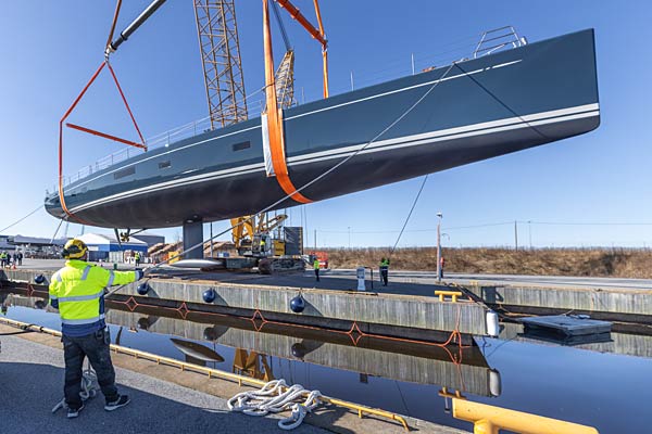 Launch der Segelyacht 'Swan 128' in Finnland