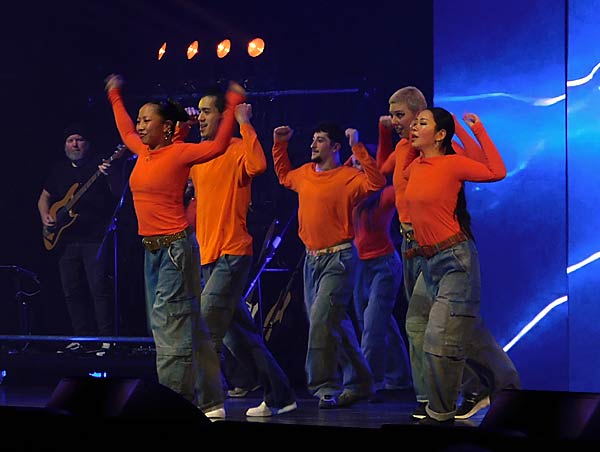 Show 'urbanatix: outa space' 2025 im RuhrCongress Bochum