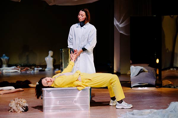 Schauspiel 'Viermal ICH' im Schauspiel Duisburg