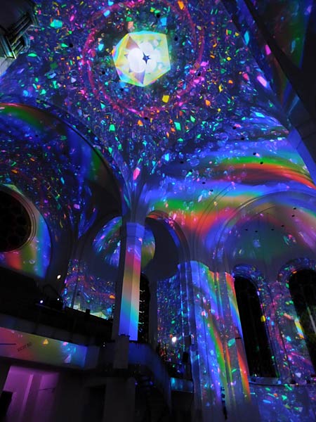 immersive Show 'Enlightenment' in der Johanneskirche in D&uuml;sseldorf