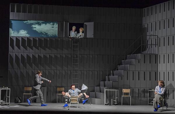 Schauspiel 'Bandscheibenvorfall' vom Staatsschauspiel Dresden im Schauspiel Duisburg