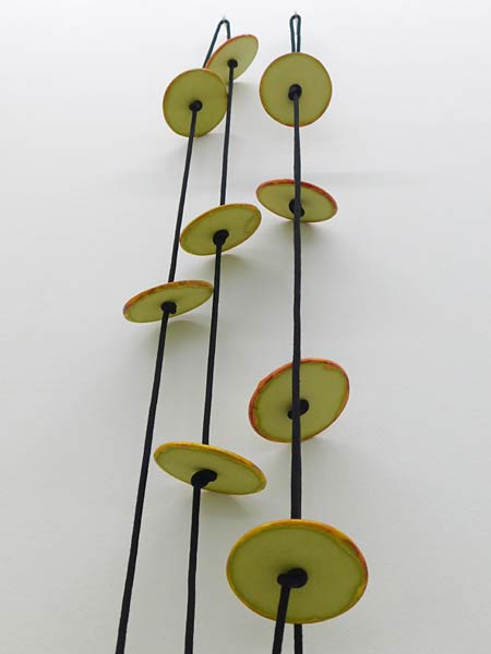 Ausstellung 'Diamonds and Pearls' von Claudia Terstappen im Musum DKM in Duisburg