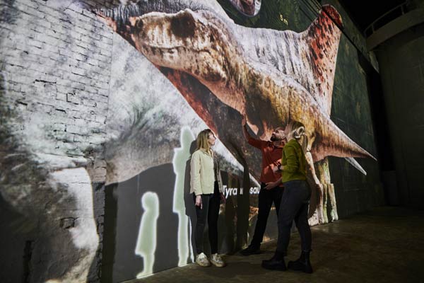 Immersive Ausstellung 'Dinosaurier' 2026 im Phoenix des Lumi&egrave;res in Dortmund
