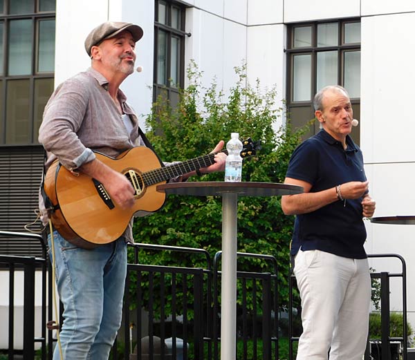 Kulturfestival 'Ruhrorter Campusabende' open air bei Haniel in Duisburg-Ruhrort - Rene Steinberg und Doc Esser