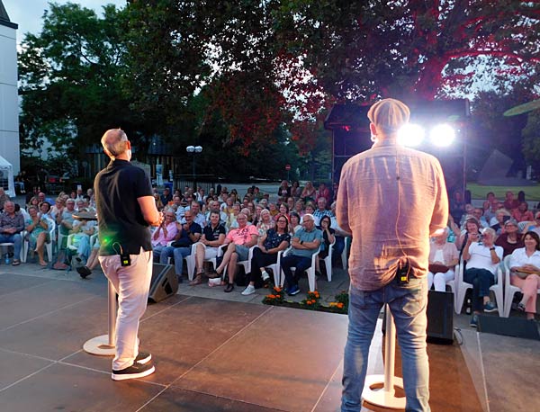 Kulturfestival 'Ruhrorter Campusabende' open air bei Haniel in Duisburg-Ruhrort - Rene Steinberg und Doc Esser