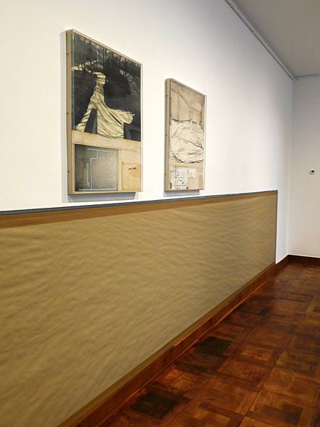 Ausstellung 'Teilweise möbliert, exzellente Aussicht' im Haus Lange in Krefeld