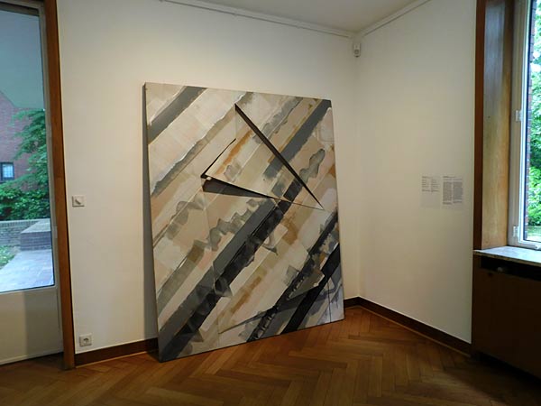 Ausstellung 'Teilweise möbliert, exzellente Aussicht' im Haus Lange in Krefeld