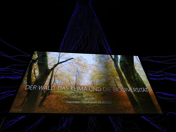 Vortrag zu 'Der Wald, das Klima und die Biodiversit&auml;t' von Jan Haft im Gasometer Oberhausen