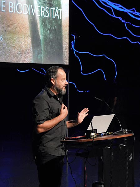 Vortrag zu 'Der Wald, das Klima und die Biodiversit&auml;t' von Jan Haft im Gasometer Oberhausen