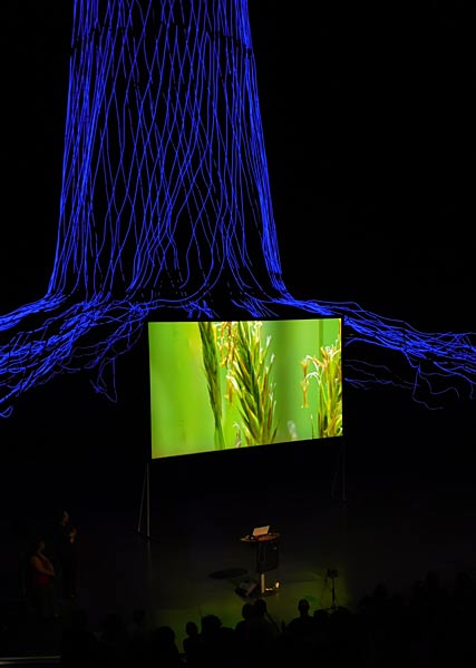 Vortrag zu 'Der Wald, das Klima und die Biodiversit&auml;t' von Jan Haft im Gasometer Oberhausen