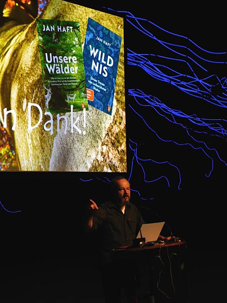 Vortrag zu 'Der Wald, das Klima und die Biodiversit&auml;t' von Jan Haft im Gasometer Oberhausen