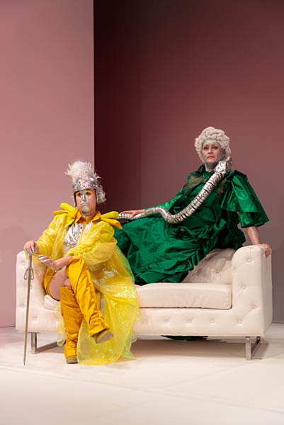 Schauspiel 'Die Guten' im Theater Duisburg