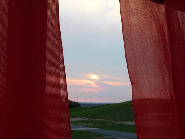 Installation 'Windzeichnung' von Danuta Karsten auf der Halde Norddeutschland