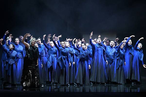 Oper 'Hoffmanns Erzählungen' in der Deutschen Oper am Rhein in Düsseldorf