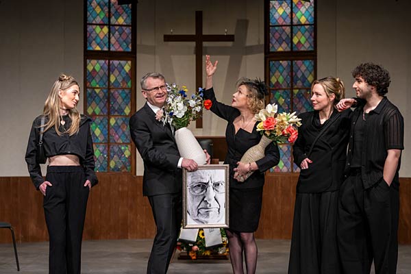 Kom&ouml;die 'Kalter wei&szlig;er Mann' im Theater an der K&ouml; in D&uuml;sseldorf