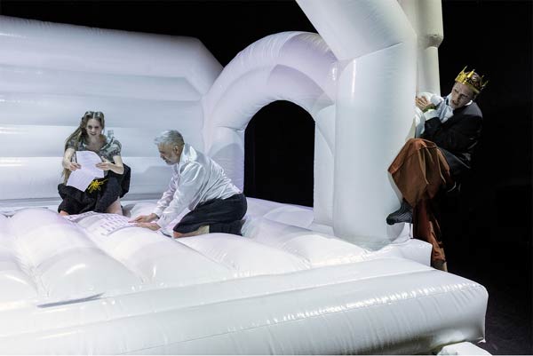 Schauspiel 'Am Königsweg/Endsieg' im Grillo Theater