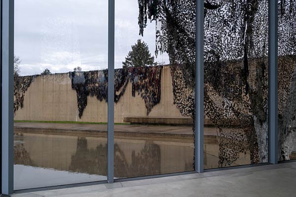 Austellung 'Der Weg des gr&ouml;&szlig;ten Widerstandes - Fabian Knecht mit Ihor Okuniev in der Langen Foundation