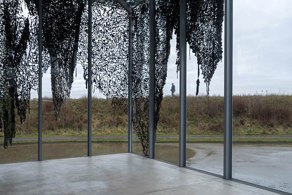 Austellung 'Der Weg des gr&ouml;&szlig;ten Widerstandes - Fabian Knecht mit Ihor Okuniev in der Langen Foundation