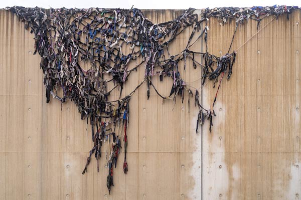 Austellung 'Der Weg des gr&ouml;&szlig;ten Widerstandes - Fabian Knecht mit Ihor Okuniev in der Langen Foundation