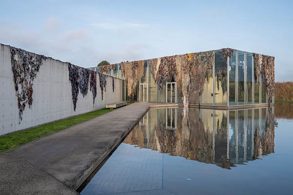Austellung 'Der Weg des gr&ouml;&szlig;ten Widerstandes - Fabian Knecht mit Ihor Okuniev in der Langen Foundation